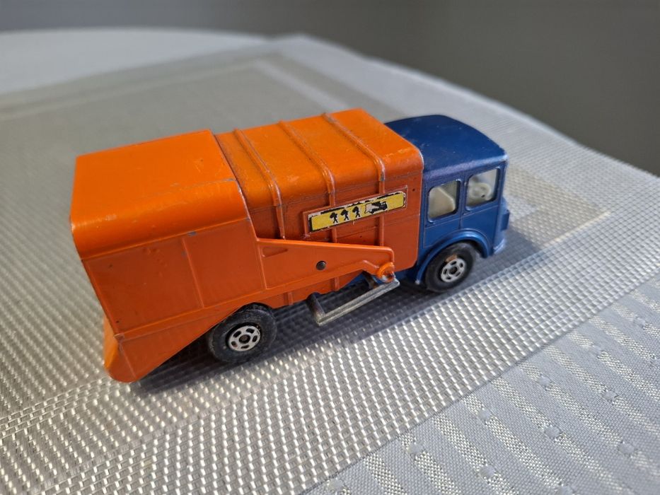 Matchbox refuse truck skala 1:43