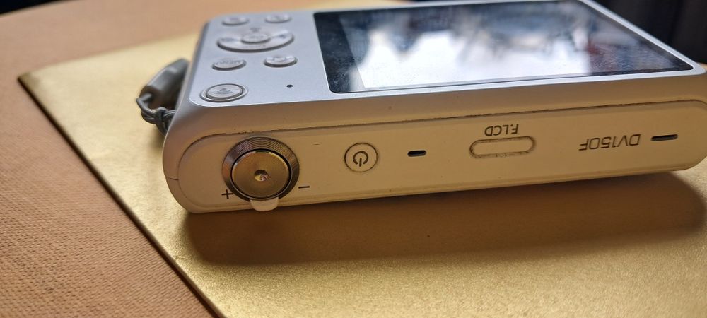 Компактная цифровая камера Samsung DV150F. 2Екрана Селфи Состояние!+Подарок  Редкий екземпляр!