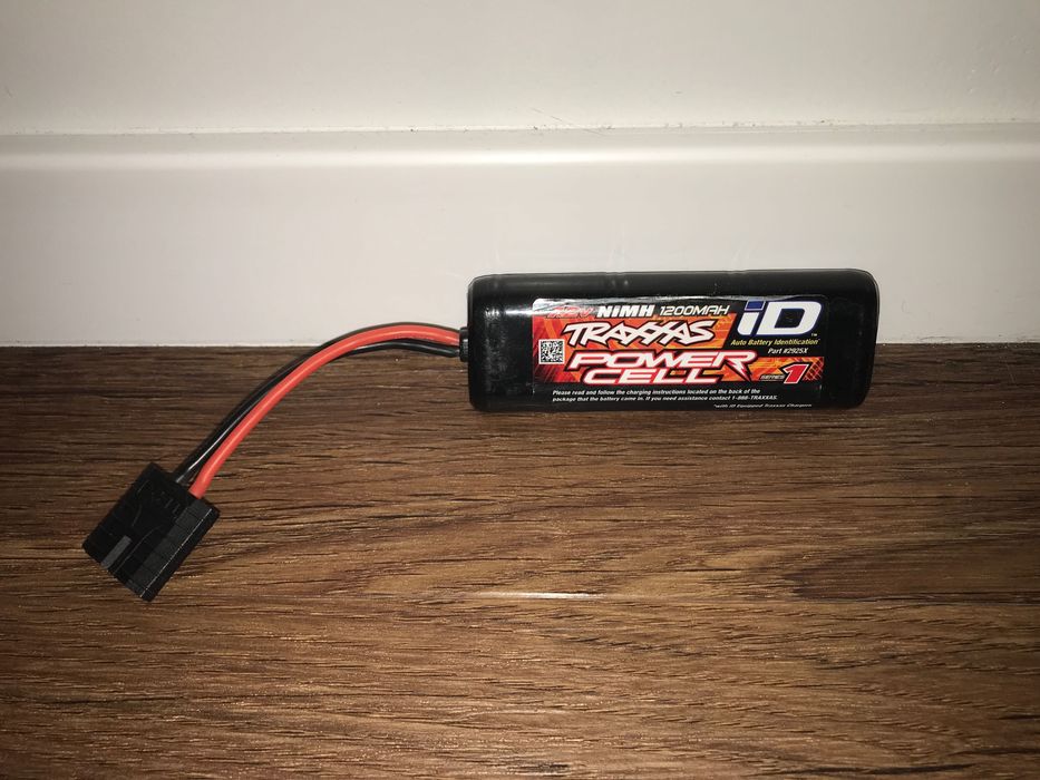 Аккумулятор Traxxas NiMH + Зарядка для NiMH аккумулятора Traxxax 2А