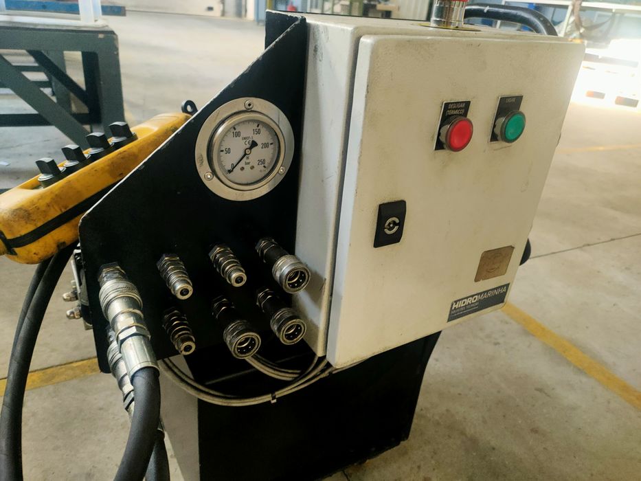 Central hidráulica  preparada para ligar 4 movimentos ao mesmo tempo
