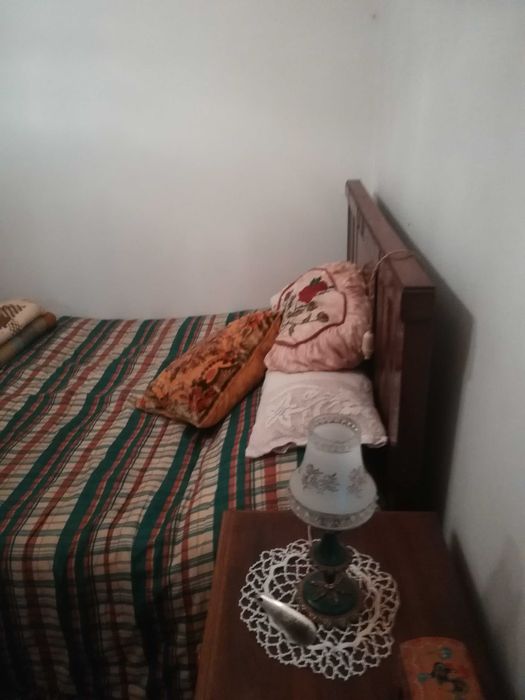 Mobília toda - Madeira maciça - Bom estado