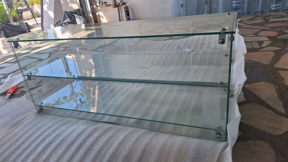 Vitrine de  Bar com prateleira