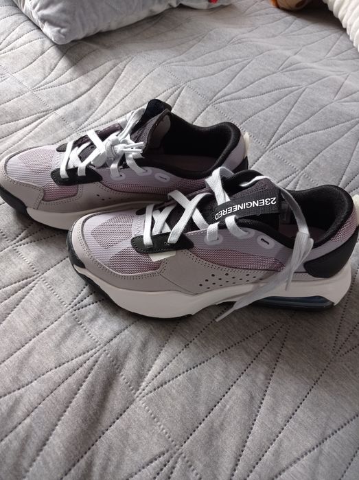 Nike WMNS Jordan air 200E