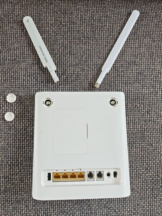 Router ZTE na kartę sim z 2 antenami asymetrycznymi sygnał GSM Wzmacni
