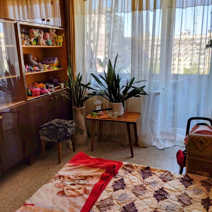 Продам 3К кв Правый берег - Красный Камень - Покровский - Парус -Центр