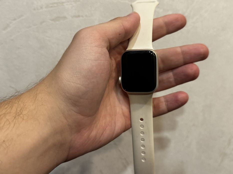 Apple watch se 2 поколения Starlight
