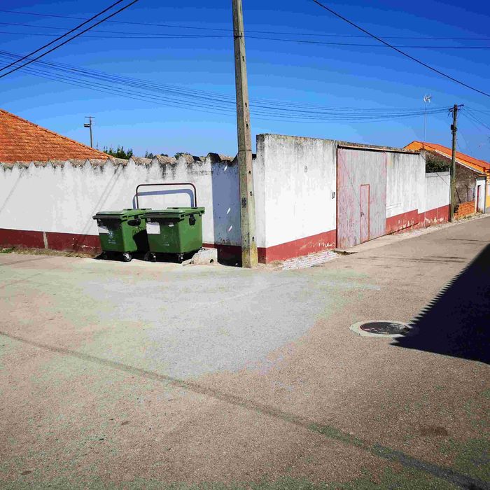 OPORTUNIDADE: Armazém com Potencial para Habitação Excelente oportunidade para investimento ou instalação do seu negócio.
