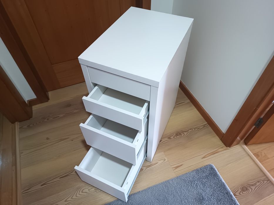 Bloco de Gavetas IKEA-Micke Novo