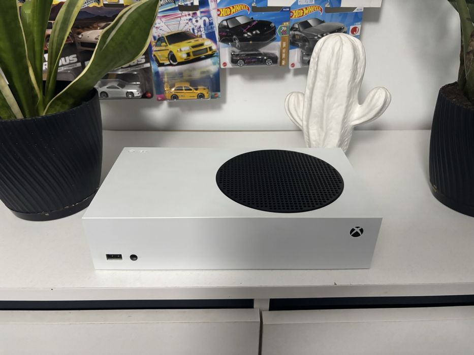 Xbox series s + 2 pady