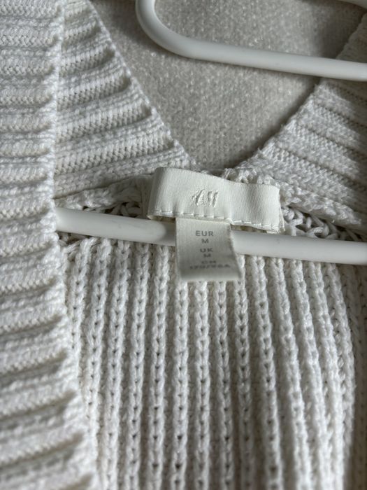 Bialy ocieplacz kamizelka sweterkowa
