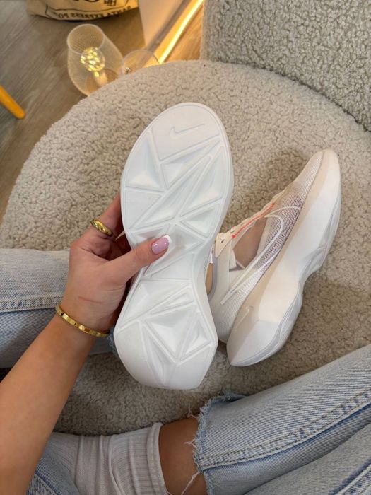 Жіночі кросівки nike