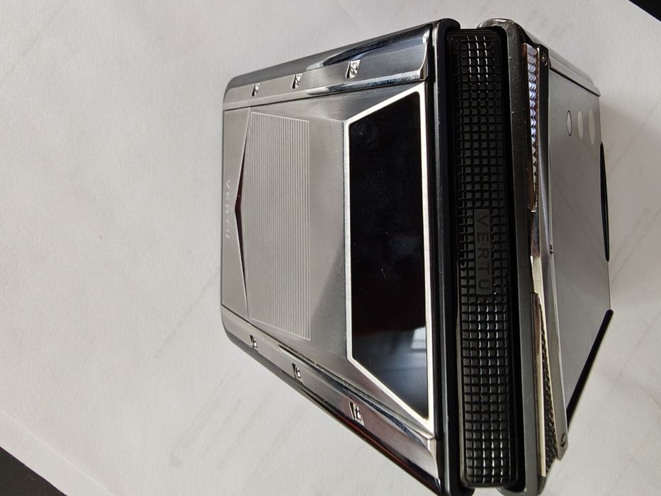 VERTU Quantum Flip