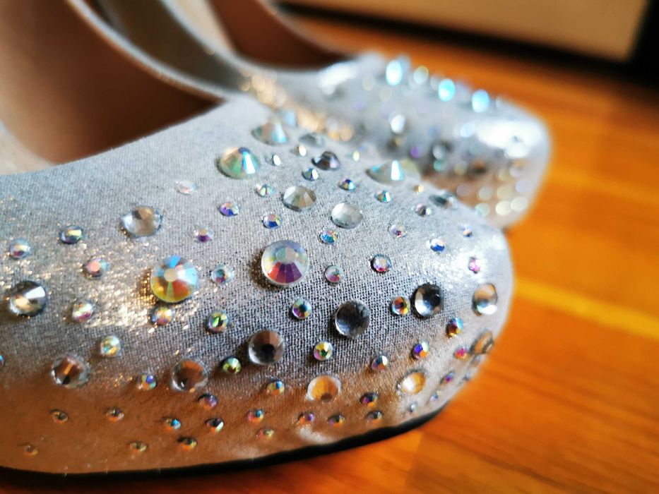 Buty  (szpilki srebrne)