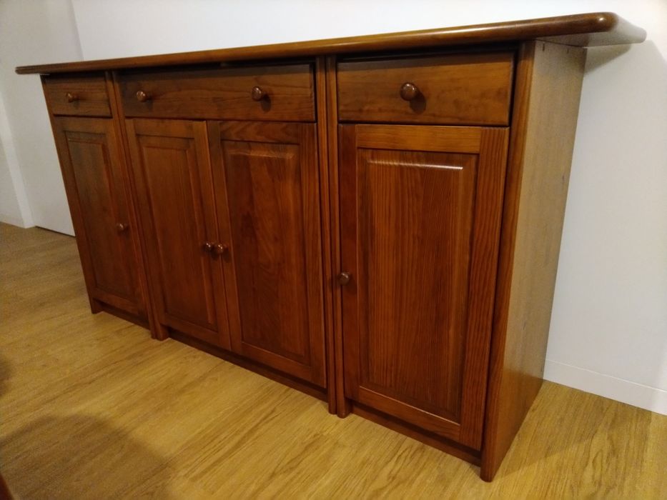 Vendo conjunto de aparador e mesa com cadeiras em pinho Saint Clair