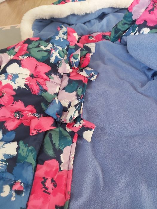 Курточка девичья демисезонная до 5 лет.