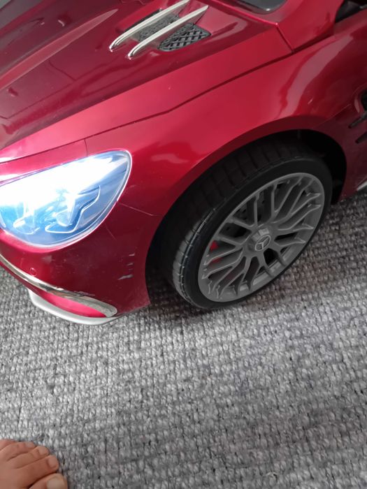 Samochod dzieciecy elektryczny