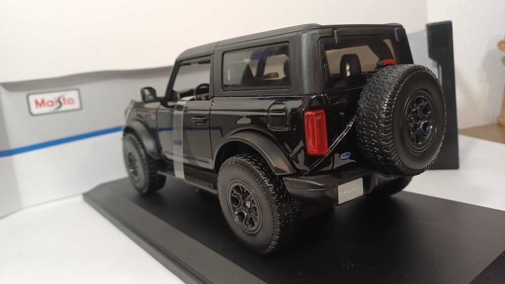 1/18 Ford Bronco pt - Maisto