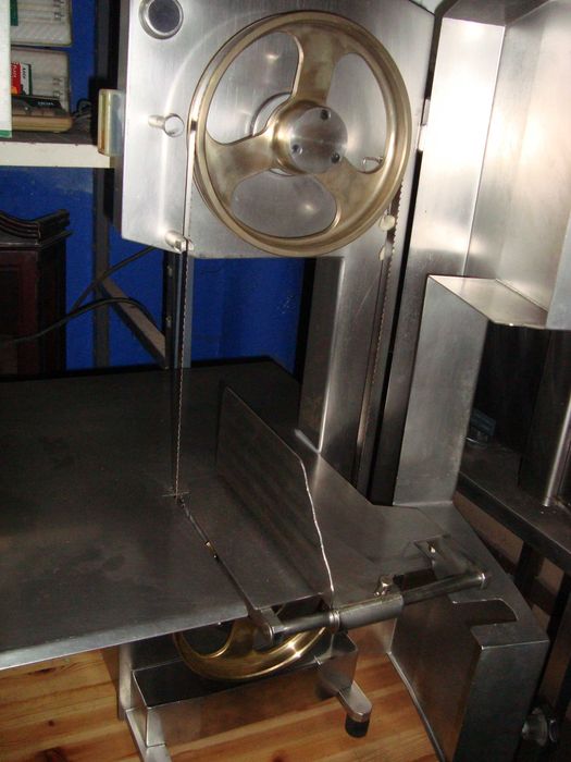 Serra  de  congelados ( talho  ou  peixaria )