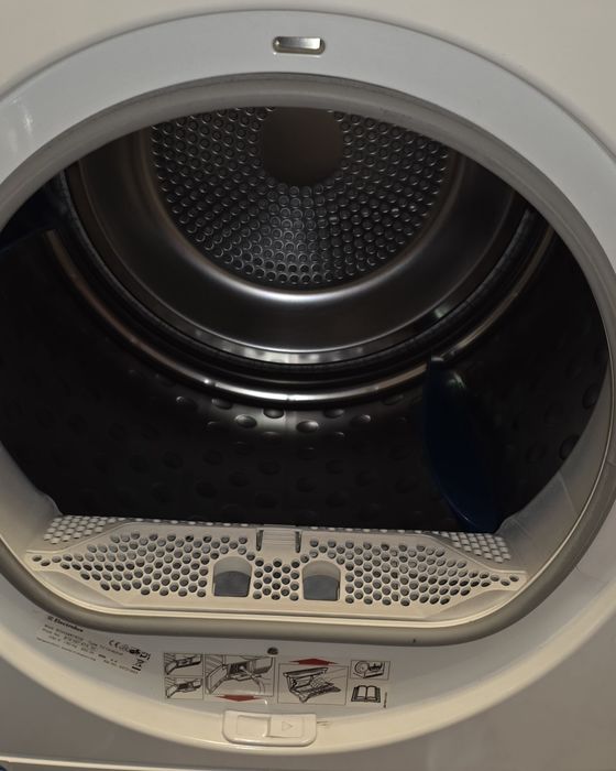 Suszarka do ubrań Elektrolux EDH3487RDE