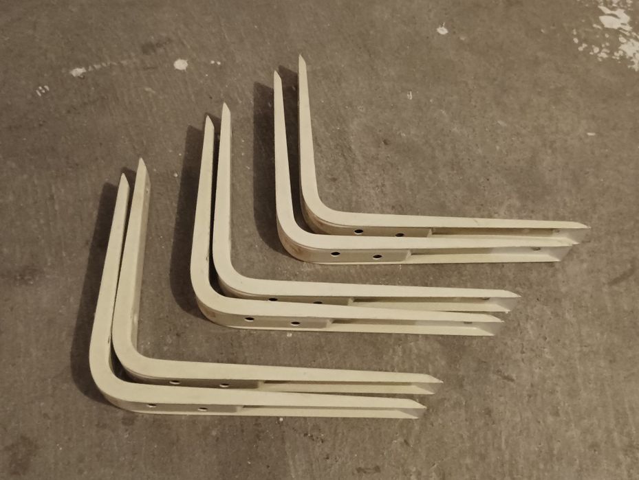 Esquadros para prateleiras