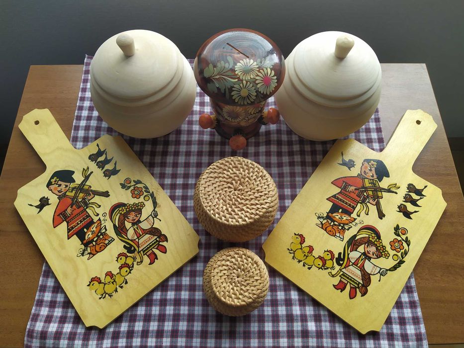 Керамика, вазы, шкатулки, горшки и кашпо для цветов, доски кухонные .