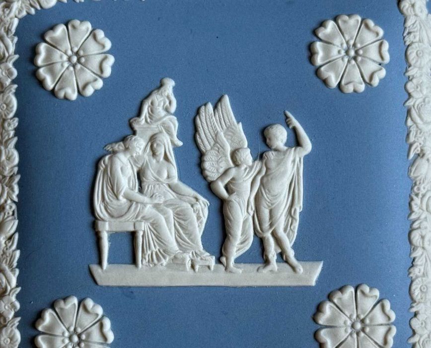 Яшмова скринька для прикрас Wedgwood Blue. Шкатулка. блакитний Веджвуд. Англія. Барельєф "Дедал та Ікар"