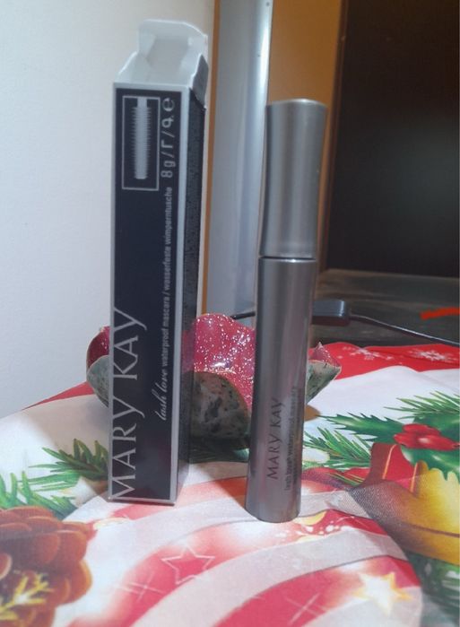 Wodoodporny Tusz do Rzęs Lash Love™ - black