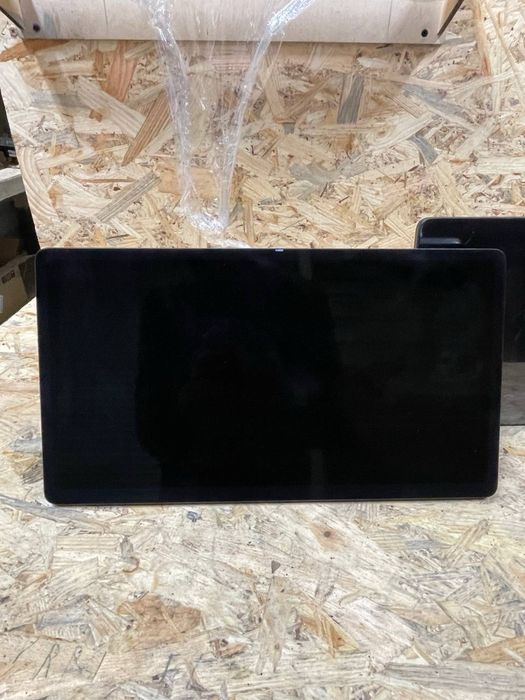 Екран Rivian R1T