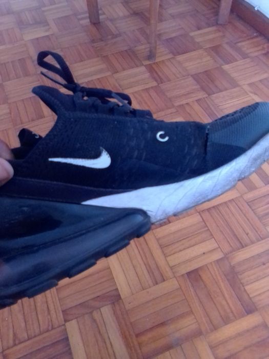 Tenis nake 1 pouco rasgados do lado