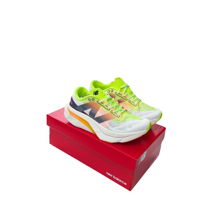 Літні кросівки New Balance Elite V4 салатові