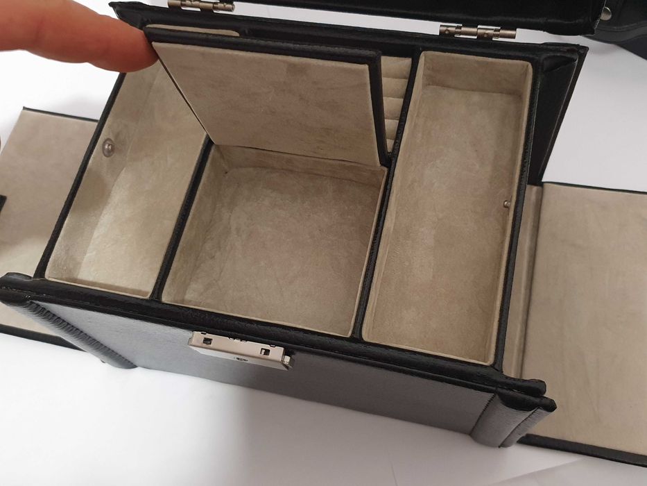 Kuferek kosmetyczka na biżuterie czarna skóra ekologiczna nowa