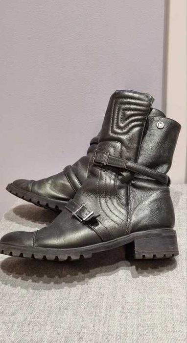 Skórzane botki z wysoką cholewką. Kazar rozm.40