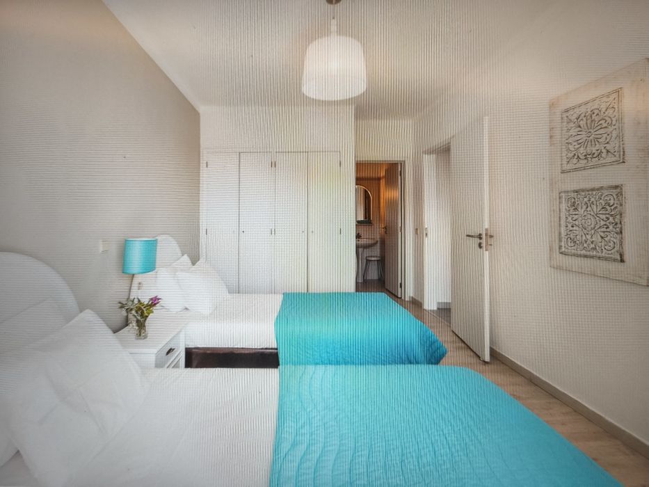 Alugo à semana apartamento T2  frente à praia Vale Centeanes Algarve