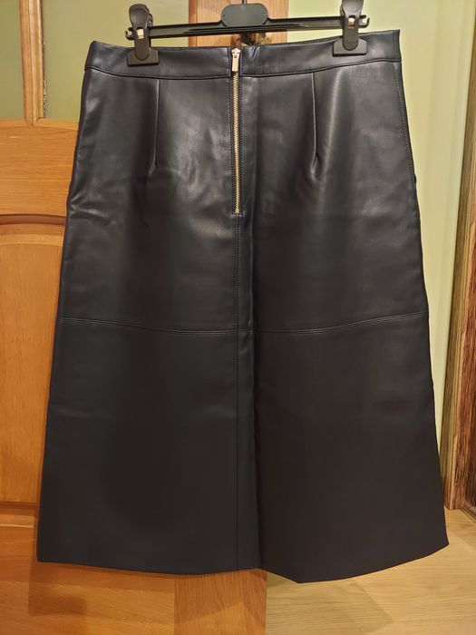 Шкіряна спідниця-міді
