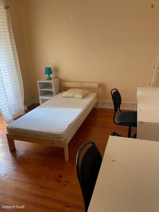 Quarto - localizado em Arroios Lisbon