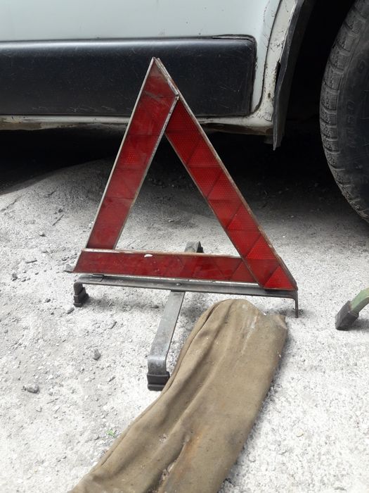 Продам знак аварийной остановки бу.