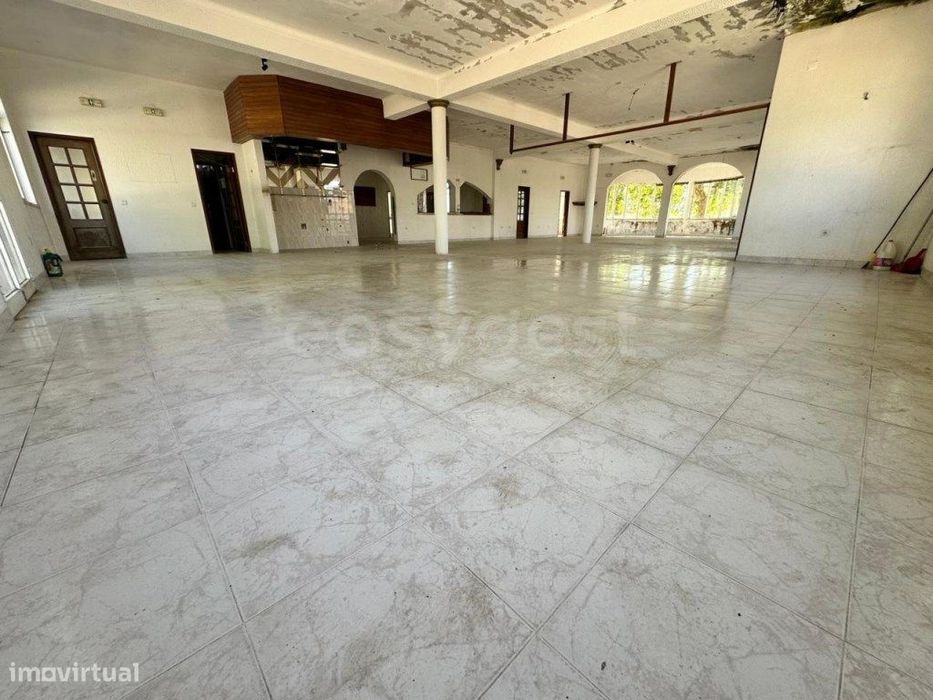 Imóvel com Licença para Restaurante e Residencial | Terreno de 2236...