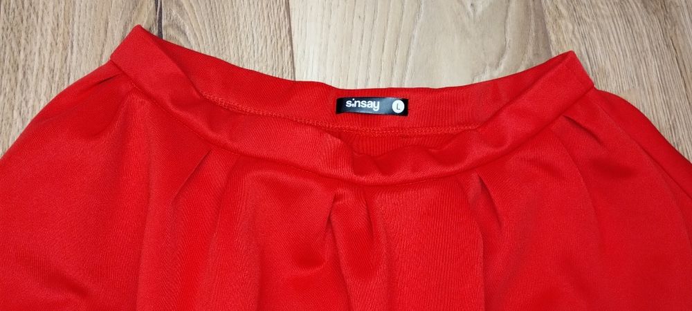 Czerwona spódniczka