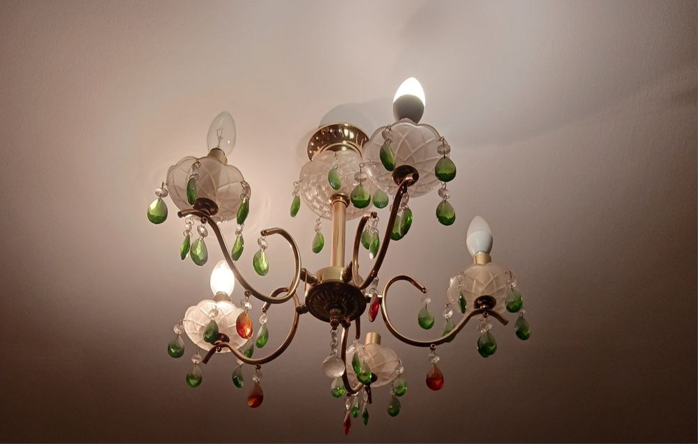 Люстра на 5 лампочок  гарна + 20 нових лампочок