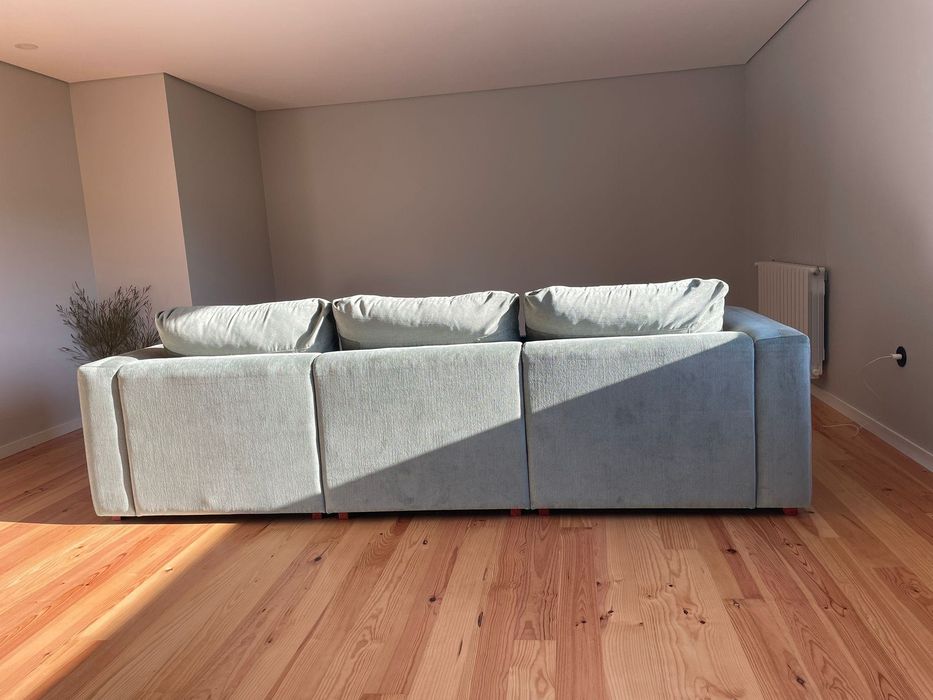 Sofá Modular com Chaise Longue/ Puff – Verde Seco / Oliveira (Como Novo!)