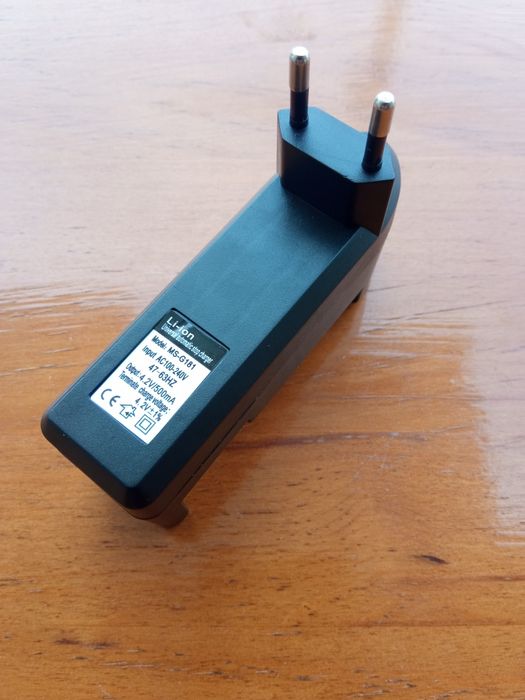 Carregador para baterias 18650 li-ion de 3,7V