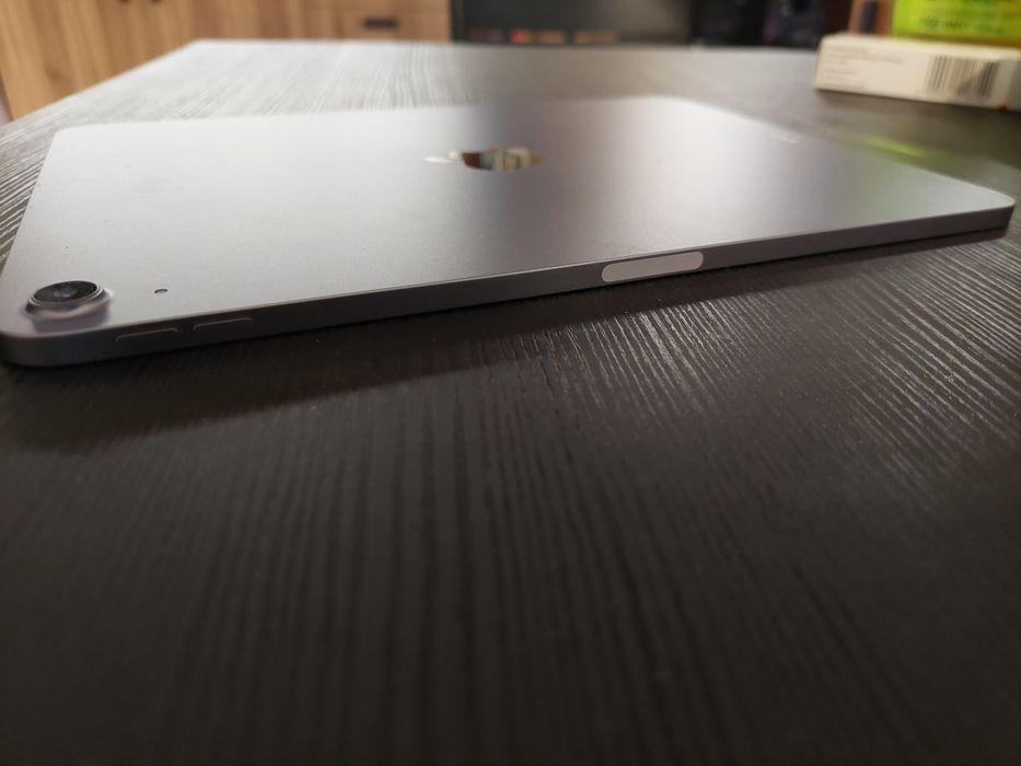 Apple iPad Air 5 256GB nowoczesny Procesor M1 stan Idealny A2588