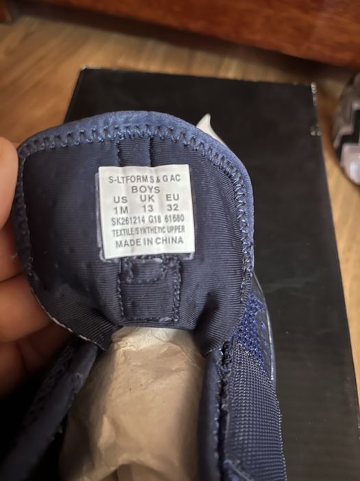 Продам кросівки.Saucony.Розмір 33 Темно синього кольору.