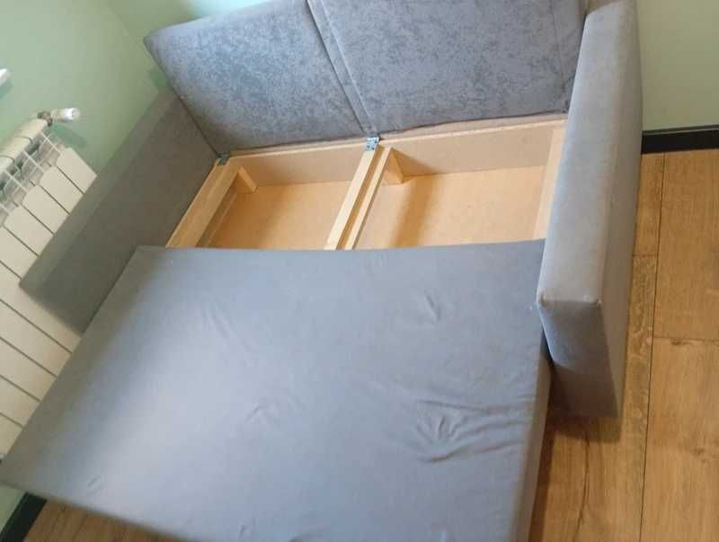 Mała sofa dziecięca uszkodzona