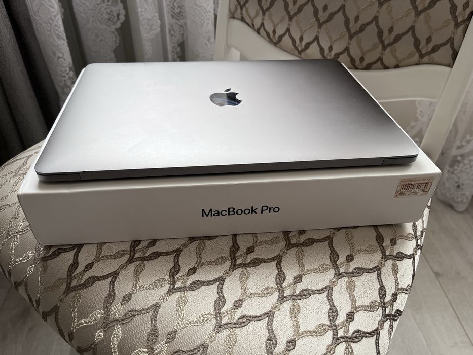 Mackbpok pro 2017 A1706, apple