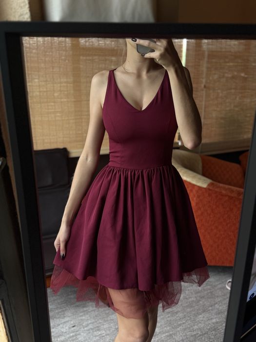 Lekko brokatowa bordowa sukienka