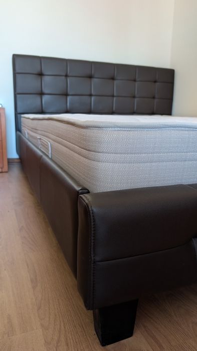 Cama de Casal em Pele Sintética Castanha Escura