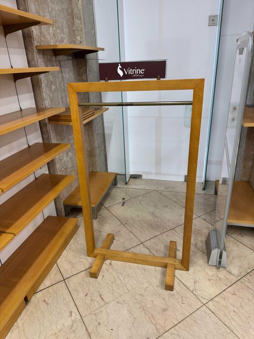 Expositor de Loja em madeira