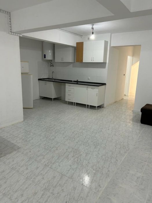 Quarto para arrendar em Belas