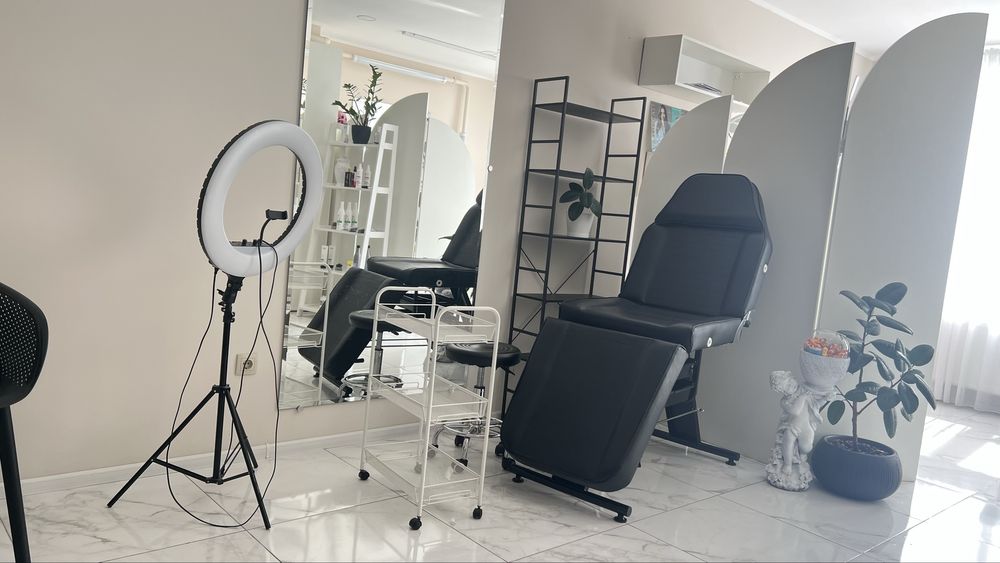 Оренда косметологічної кушетки метро Славутич